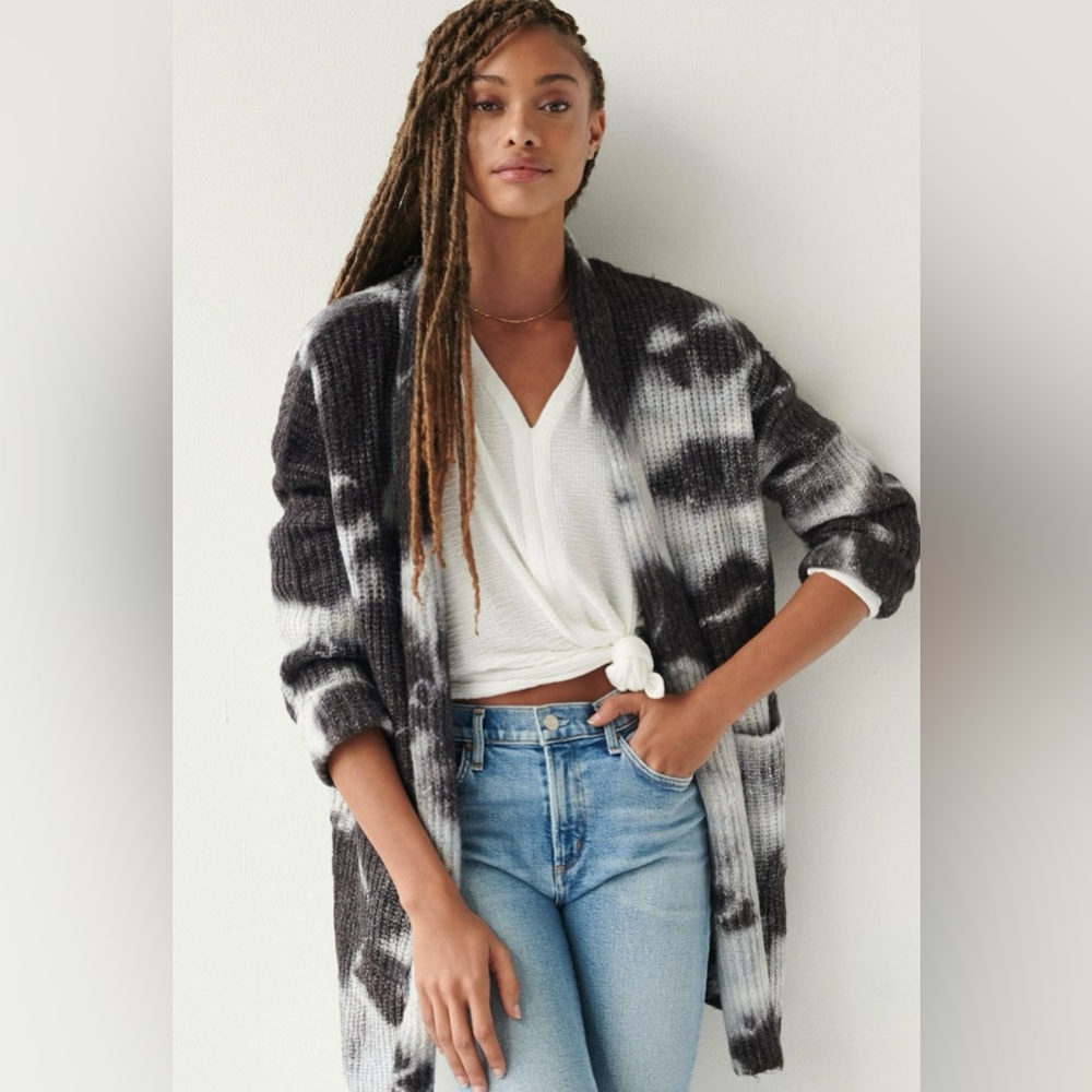 Anthropologie blue motif tie dye cardigan